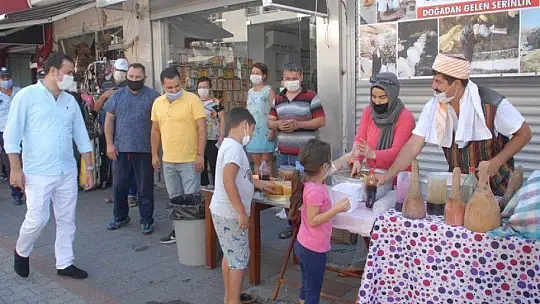 Geleneksel kar şerbeti etkinliğine Kaymakam ve Belediye Başkanı da katıldı 