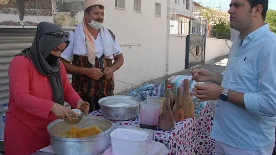 Geleneksel kar şerbeti etkinliğine Kaymakam ve Belediye Başkanı da katıldı 