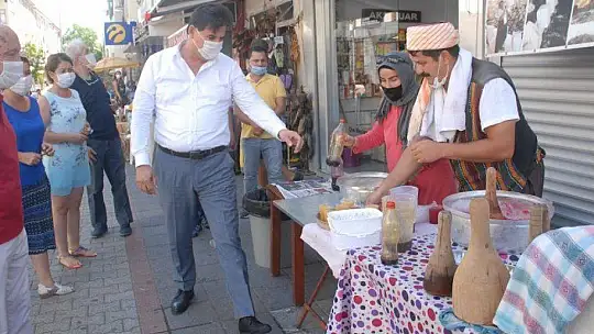 Geleneksel kar şerbeti etkinliğine Kaymakam ve Belediye Başkanı da katıldı 