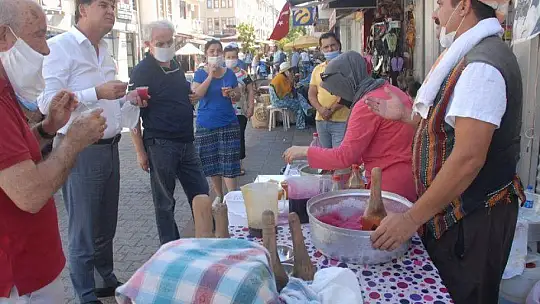 Geleneksel kar şerbeti etkinliğine Kaymakam ve Belediye Başkanı da katıldı 