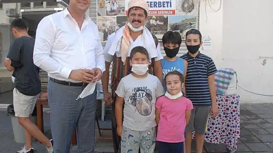Geleneksel kar şerbeti etkinliğine Kaymakam ve Belediye Başkanı da katıldı 