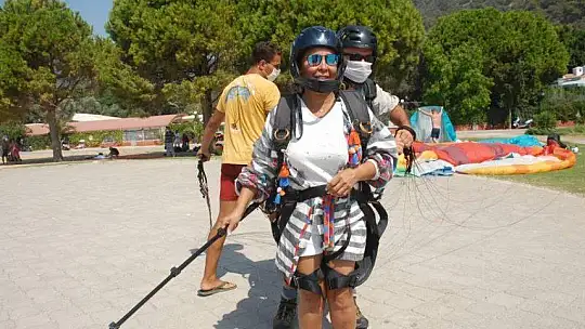 LİVERPOOL BELEDİYE BAŞKANI YAMAÇ PARAŞÜTÜ İLE UÇTU