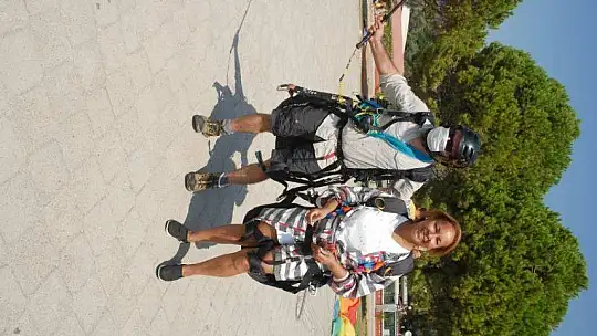 LİVERPOOL BELEDİYE BAŞKANI YAMAÇ PARAŞÜTÜ İLE UÇTU