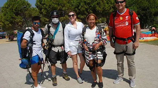 LİVERPOOL BELEDİYE BAŞKANI YAMAÇ PARAŞÜTÜ İLE UÇTU