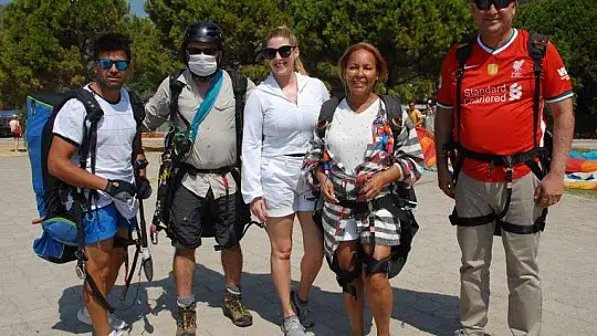 LİVERPOOL BELEDİYE BAŞKANI YAMAÇ PARAŞÜTÜ İLE UÇTU