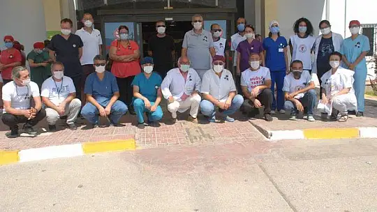 SAĞLIK ÇALIŞANLARI 'YÖNETEMİYORSUNUZ, TÜKENİYORUZ'