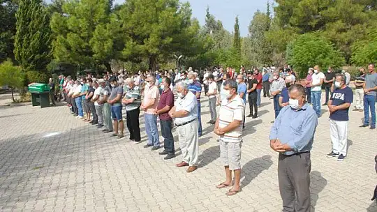 OTOMOBİLİN ÇARPTIĞI GENÇ KIZ DUALARLA TOPRAĞA VERİLDİ