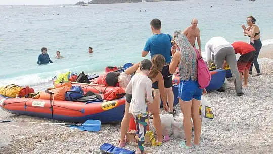 FETHİYE-PATARA ARASINDA MEKİK DOKUYORLAR