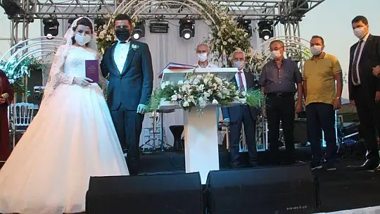 Eski Başkan Saatcı oğlunu evlendirdi