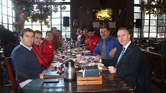 OTURARAK VOLEYBOL TAKIMI, MORAL KAHVALTISINDA BULUŞTU