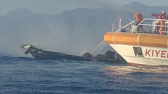 Fethiye'de bot yangını