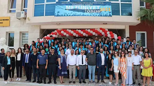 Ermaş Anadolu Lisesi'nde mezuniyet sevinci