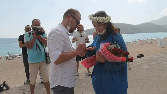 FETHİYE'DE GÖKYÜZÜNDE EVLİLİK TEKLİFİ