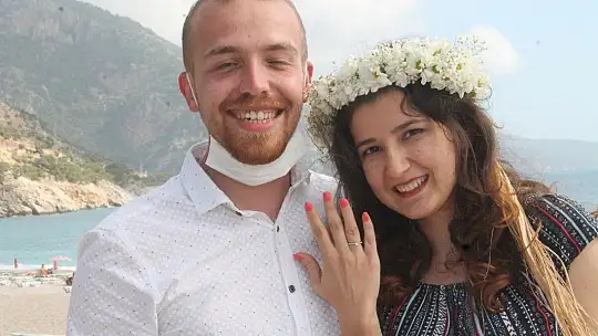 FETHİYE'DE GÖKYÜZÜNDE EVLİLİK TEKLİFİ