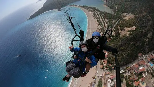 FETHİYE'DE GÖKYÜZÜNDE EVLİLİK TEKLİFİ