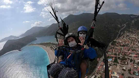 FETHİYE'DE GÖKYÜZÜNDE EVLİLİK TEKLİFİ