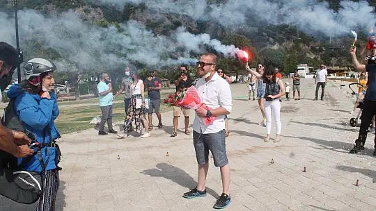 FETHİYE'DE GÖKYÜZÜNDE EVLİLİK TEKLİFİ