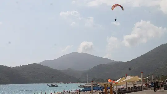 FETHİYE'DE GÖKYÜZÜNDE EVLİLİK TEKLİFİ