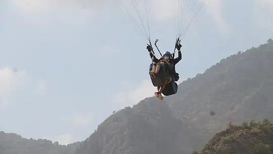 FETHİYE'DE GÖKYÜZÜNDE EVLİLİK TEKLİFİ