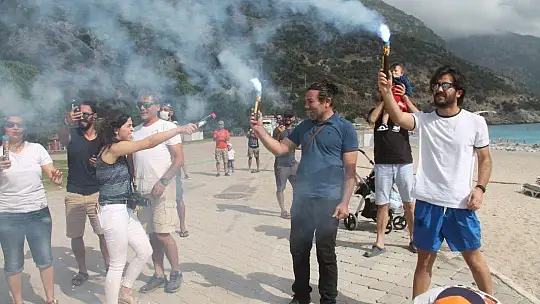 FETHİYE'DE GÖKYÜZÜNDE EVLİLİK TEKLİFİ