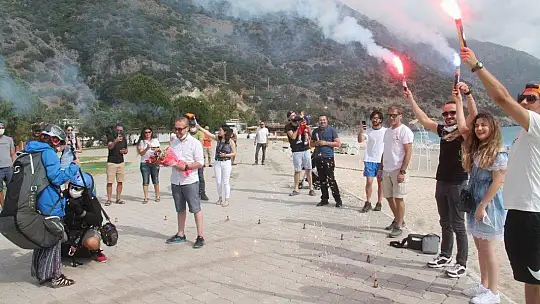 FETHİYE'DE GÖKYÜZÜNDE EVLİLİK TEKLİFİ