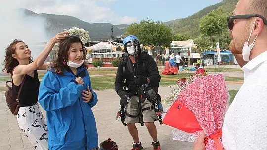 FETHİYE'DE GÖKYÜZÜNDE EVLİLİK TEKLİFİ