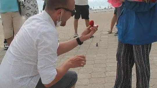 FETHİYE'DE GÖKYÜZÜNDE EVLİLİK TEKLİFİ