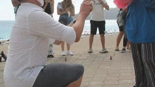 FETHİYE'DE GÖKYÜZÜNDE EVLİLİK TEKLİFİ