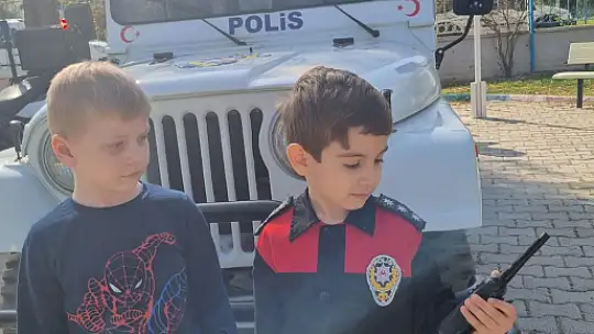 ANADOLU ÖĞRENCİLERİNE POLİSLİK MESLEĞİ TANITILDI