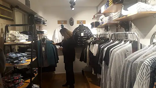 'Bukalemun' erkek giyim mağazası açıldı