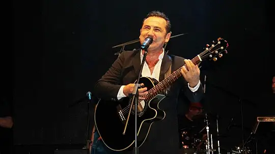 Ferhat Göçer 20 yıl sonra aynı sahneye çıktı