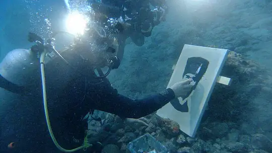 Denizaltında Muhteşem Sergi