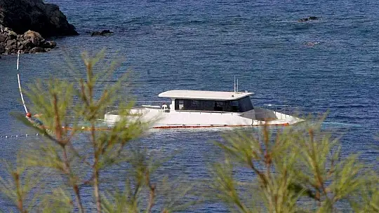 Fethiye'de su alarak batan teknedeki 3 kişi kurtarıldı