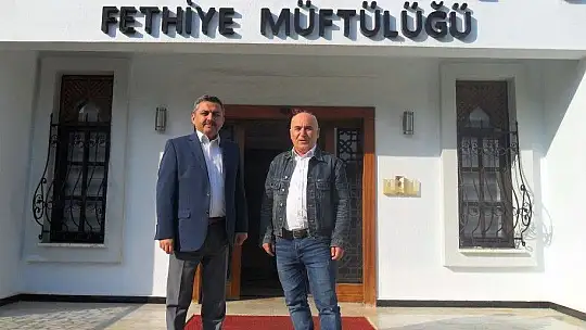 Fethiye'de mavi kapak ve metal kutular kütüphane oluyor