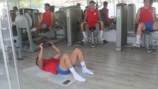 Kurtuluş, 'Kulüpler ve futbolcular mağdur oldu'