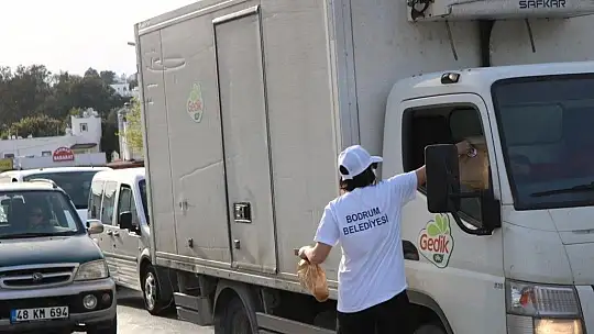 İftara yetişemeyenlere kumanya dağıtıldı