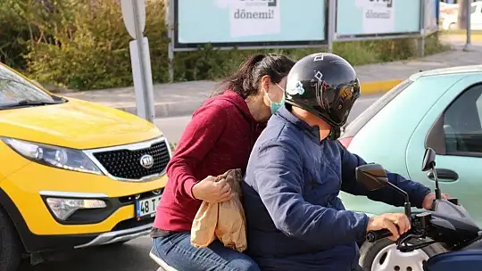 İftara yetişemeyenlere kumanya dağıtıldı