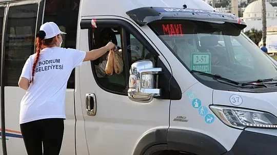 İftara yetişemeyenlere kumanya dağıtıldı