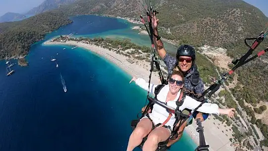 BAŞKAN YARDIMCISI DA UÇTU