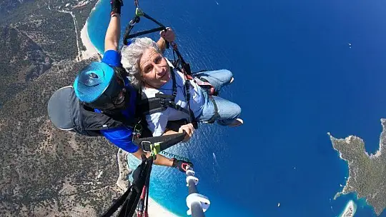 GAZETECİLER GÜNÜNÜ, GÖKYÜZÜNDE KUTLADILAR 