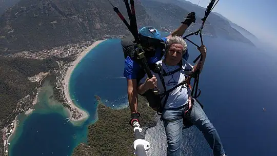 GAZETECİLER GÜNÜNÜ, GÖKYÜZÜNDE KUTLADILAR 