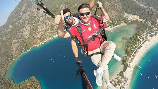 LİVERPOOL BELEDİYE BAŞKANI YAMAÇ PARAŞÜTÜ İLE UÇTU