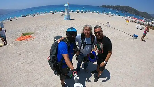 GAZETECİLER GÜNÜNÜ, GÖKYÜZÜNDE KUTLADILAR 