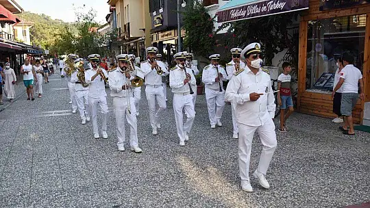 GÖCEK'TE HALUK LEVENT RÜZGARI ESTİ