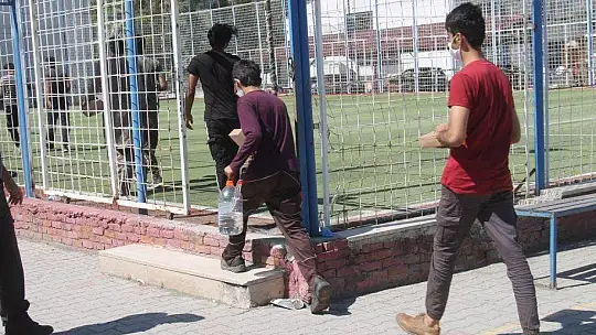 Fethiye'de ormanlık alanda 54 kaçak göçmen yakalandı