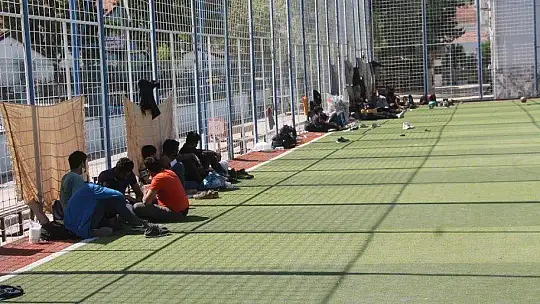 Fethiye'de ormanlık alanda 54 kaçak göçmen yakalandı