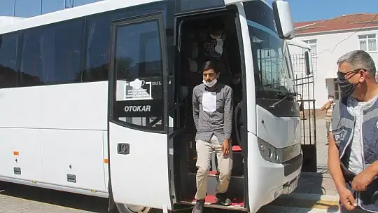 Fethiye'de ormanlık alanda 54 kaçak göçmen yakalandı