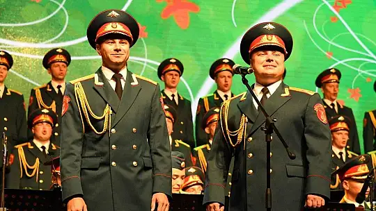 Haluk Levent ve Kızılordu Korosu, Fethiye'de Cumhuriyet marşlarını seslendirdi