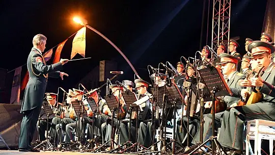 Haluk Levent ve Kızılordu Korosu, Fethiye'de Cumhuriyet marşlarını seslendirdi