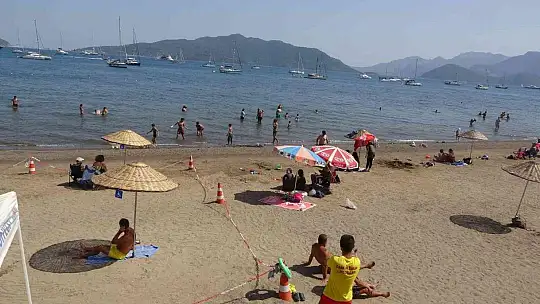 Havalar ısındı, tatilciler denizde serinledi